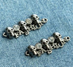 Label Skull Logo Gwnïo Metel Gyda Rhinestone